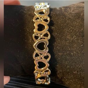 Silver heart hinge bracelet